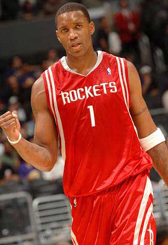 阿森纳客场2-1战胜阿斯顿维拉，维拉绝杀，阿森纳争冠形势艰难。（阿森纳客场2-1击败阿斯顿维拉，维拉读秒绝杀，枪手争冠前景堪忧）