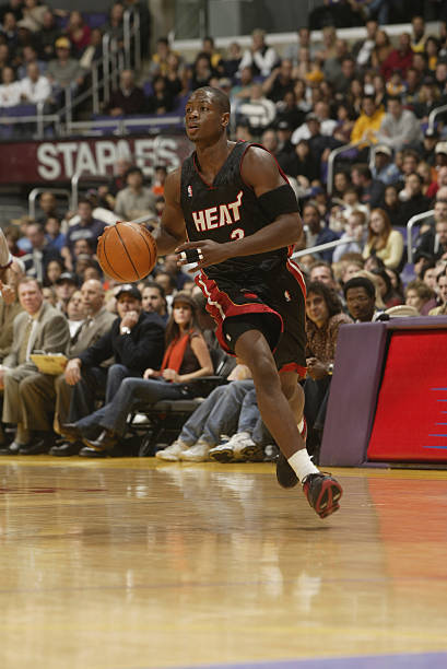 下半场心态爆炸！埃迪11中5得到11分10篮板6犯离场（下半场心态崩盘！埃迪11投5中拿下11分10篮板，6犯毕业）