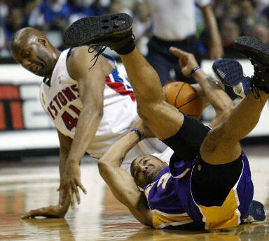 罗体：曼联不愿外租齐尔克泽，罗马目标转向法比奥·席尔瓦（罗马体育报：曼联拒放齐尔克泽外租，罗马转攻法比奥·席尔瓦）