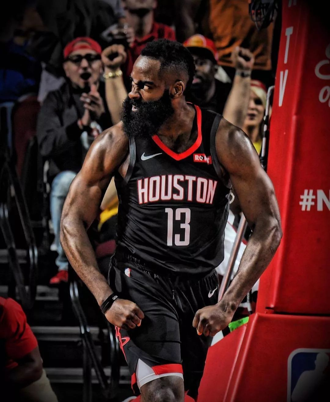 能否做到？拜仁有望成为首支欧冠客战巴黎取得三连胜的球队（拜仁冲击历史：有望成欧冠首支客场对巴黎实现三连胜的球队）