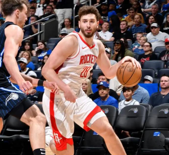 日媒：远藤航、久保建英等人在球场训练，镰田大地因疲劳单练（日媒：远藤航、久保建英等合练，镰田大地因疲劳单独训练）