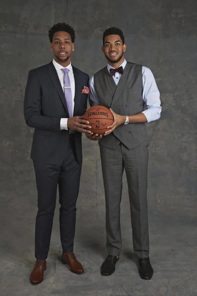 遗憾空砍！克洛尼&扎威合力轰下52分难阻失利（克洛尼携手扎威合砍52分，仍难挽败局）