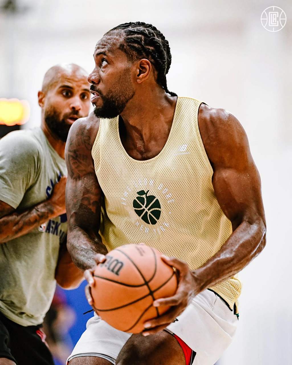 伦纳德：对面缺少主力我们还是没赢，领先的比赛应该拿下（伦纳德：对手缺主力仍没赢球，手握领先就该收下比赛）