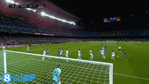 疯狂对轰！康宁汉姆半场18+8+5对飙贝恩21分