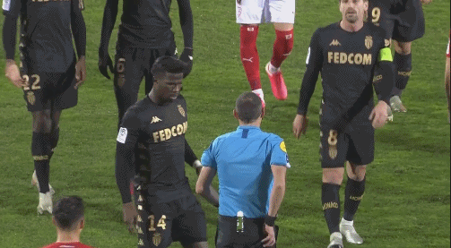 利物浦、曼城和热刺竞逐安托万·塞梅尼奥：英超转会市场的焦点（安托万·塞梅尼奥成英超转会焦点：利物浦、曼城与热刺上演争夺战）