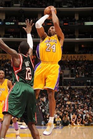 2-0！上海申花爆发，决战日本豪门，取胜=出线，6外援驰援，替海港复仇（申花2-0展现火力，决战日本豪强，赢球即晋级，6外援压阵，替海港雪耻）