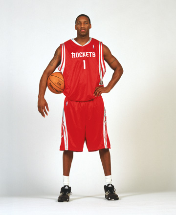 爱德华兹：杰伦·布朗进球后嘲笑我太矮小，这彻底激发了我（爱德华兹：杰伦·布朗进球后讥讽我身高，完全点燃了我的斗志）