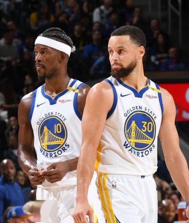 巴塞罗那迎战特内里费：女子足球联赛的巅峰对决（女足联赛焦点之战：巴塞罗那对决特内里费）